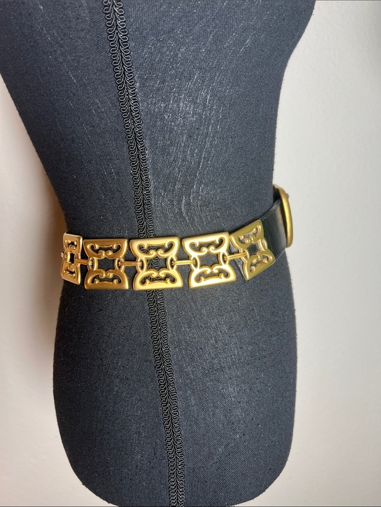 ESCADA Avignon Vintage Black Leather Gold Buckle Decorative Square Chain Link S main image 14